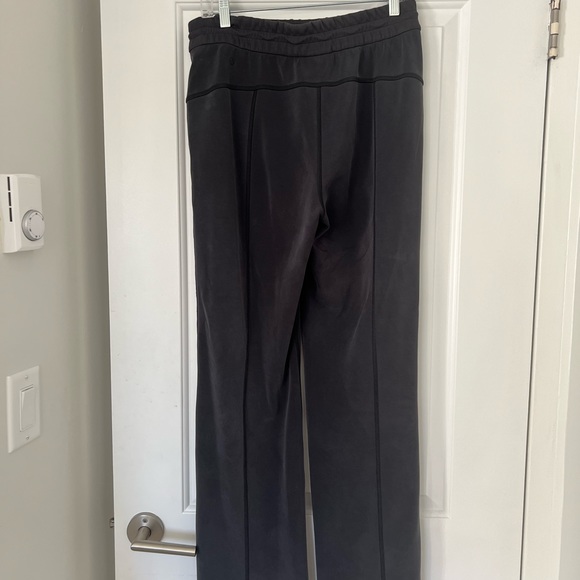 Lululemon Softstreme High-Rise Pant and Matching Copped Crew Neck - Picture 4 of 5